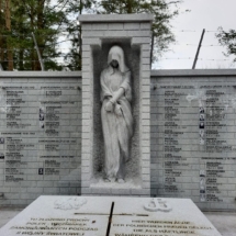 Pomnik na cmentarzu w Fürstenbergu Havel-2