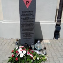 Tarnów_obelisk na dworcu kolejowym
