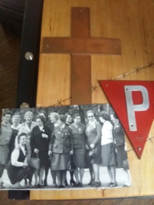 Harcerki z drużyny Murów w środku Józefa Kantor ( lata 80 - te XX w.)