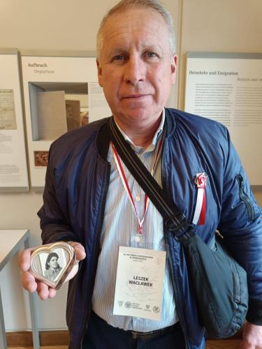 Ravensbruck Leszek z portretem swojej Mamy