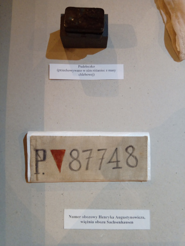 numer obozowy Henryka Augustynowicza, ojca Jacka z KL Sachsenhausen i podełeczko odnowione na rózaniec z chleba